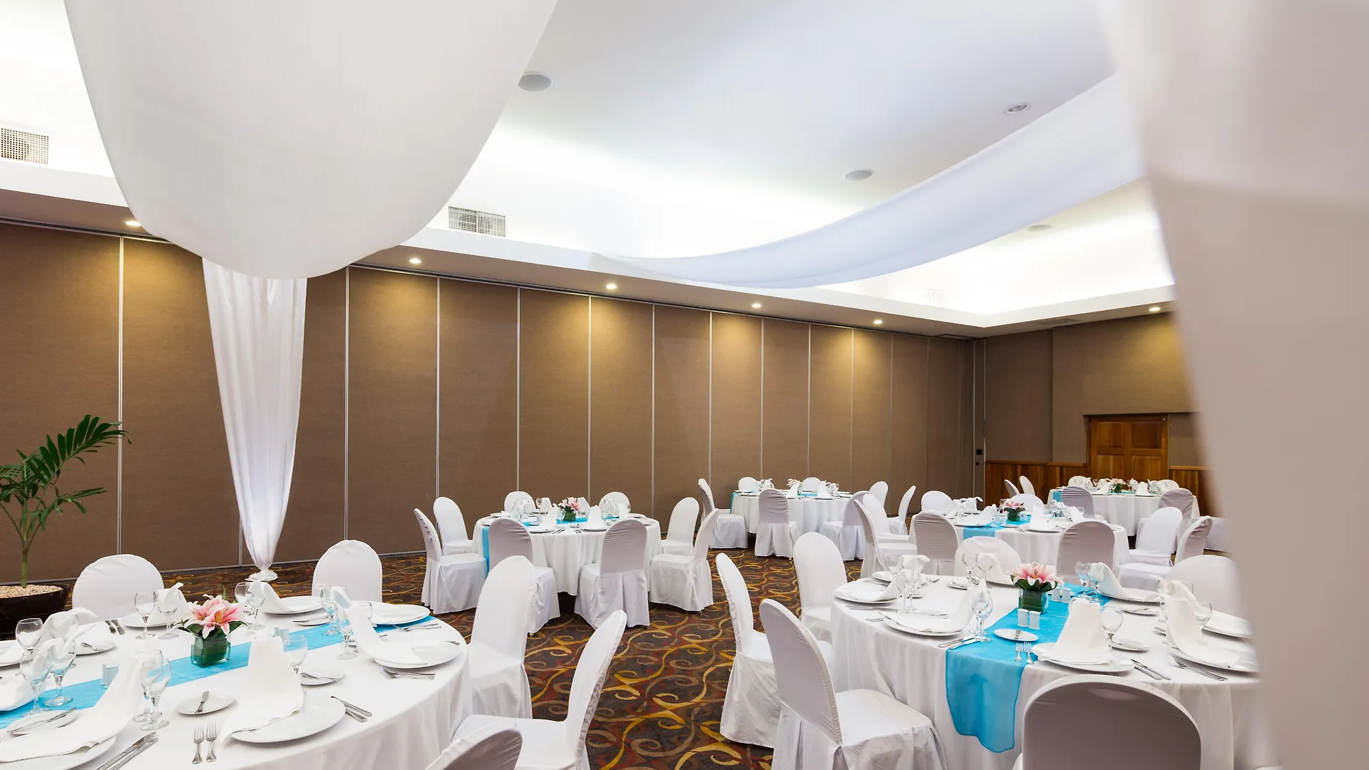 Bluebay Grand Esmeralda El Marlyn Azul