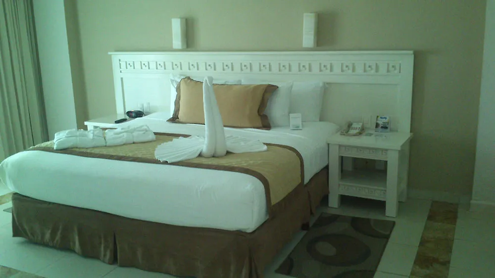 Bluebay Grand Esmeralda El Marlyn Azul